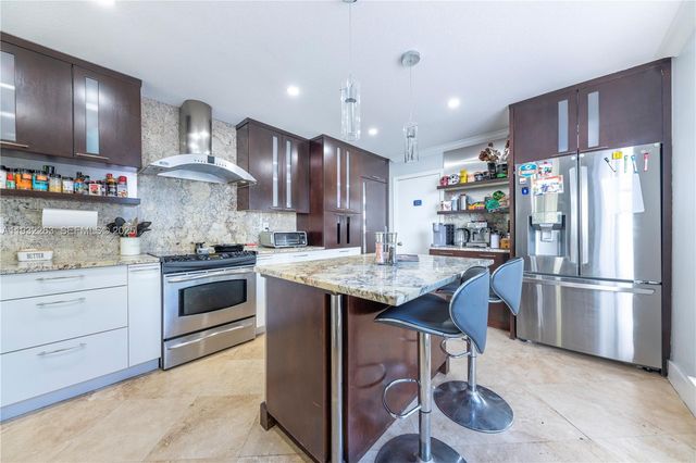 4093 NW 1st Pl, Deerfield Beach, FL 33442