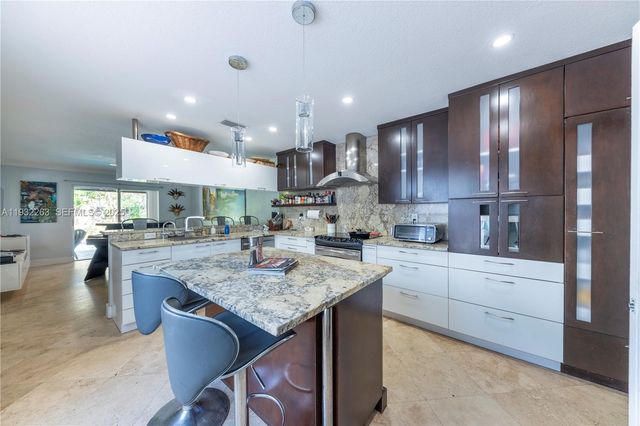 4093 NW 1st Pl, Deerfield Beach, FL 33442