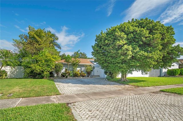 4093 NW 1st Pl, Deerfield Beach, FL 33442