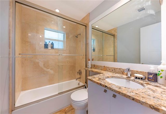 4093 NW 1st Pl, Deerfield Beach, FL 33442