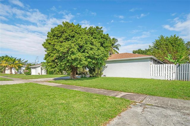 4093 NW 1st Pl, Deerfield Beach, FL 33442