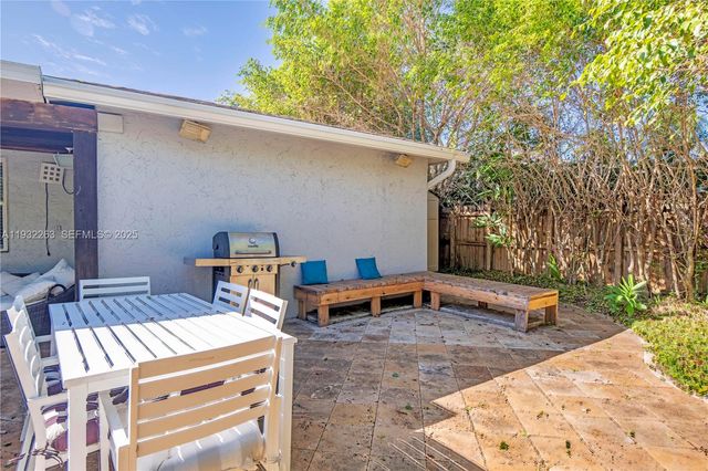 4093 NW 1st Pl, Deerfield Beach, FL 33442