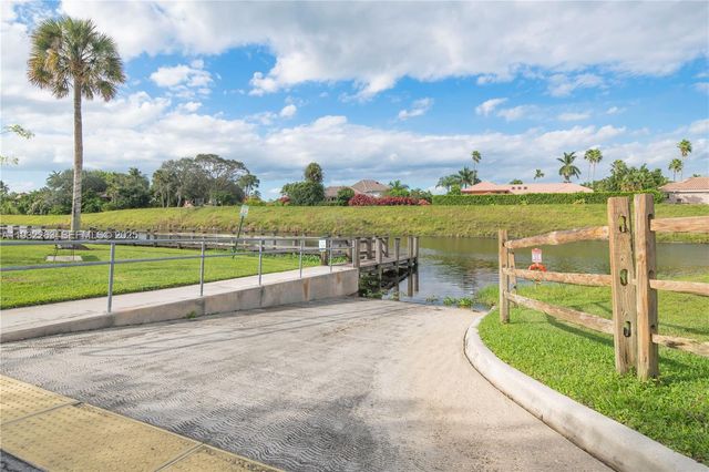 4093 NW 1st Pl, Deerfield Beach, FL 33442