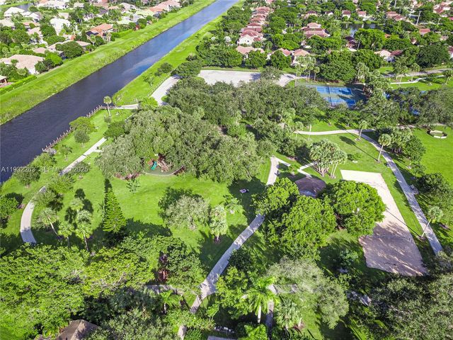 4093 NW 1st Pl, Deerfield Beach, FL 33442