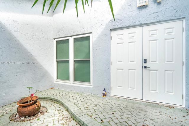 4093 NW 1st Pl, Deerfield Beach, FL 33442