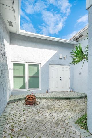 4093 NW 1st Pl, Deerfield Beach, FL 33442