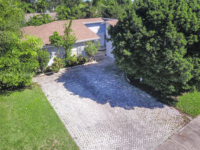 4093 NW 1st Pl, Deerfield Beach, FL 33442