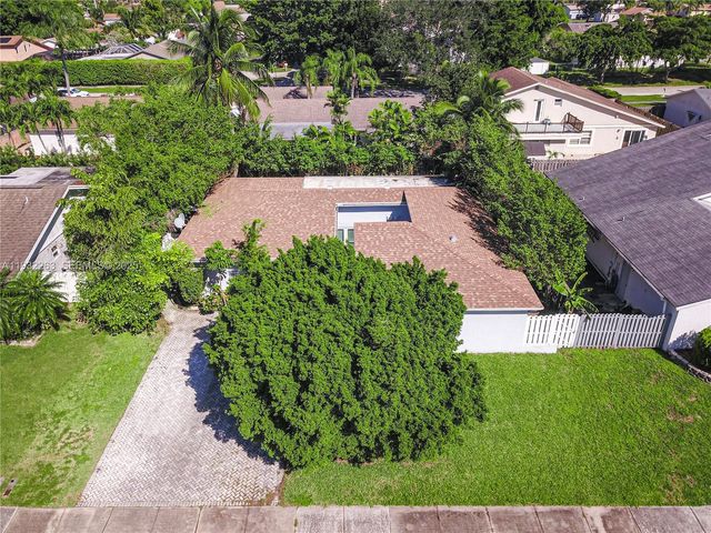 4093 NW 1st Pl, Deerfield Beach, FL 33442