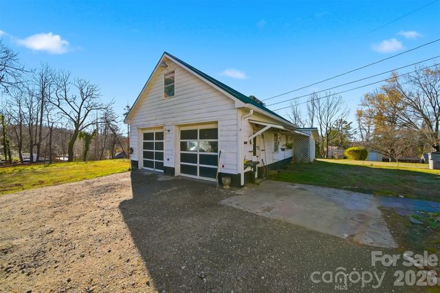 1406 Walt Arney Road SW, Lenoir, NC 28645