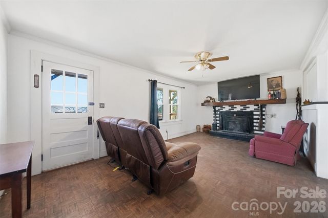 1406 Walt Arney Road SW, Lenoir, NC 28645