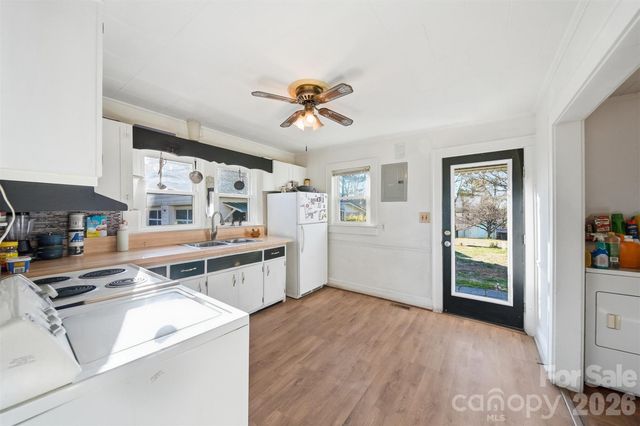 1406 Walt Arney Road SW, Lenoir, NC 28645