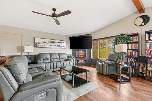 74500 240th Street, Albert Lea, MN 56007