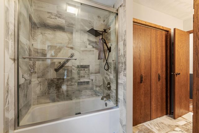 74500 240th Street, Albert Lea, MN 56007