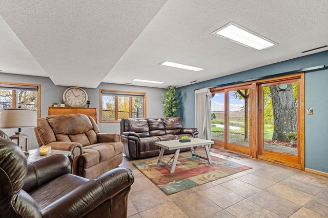 74500 240th Street, Albert Lea, MN 56007