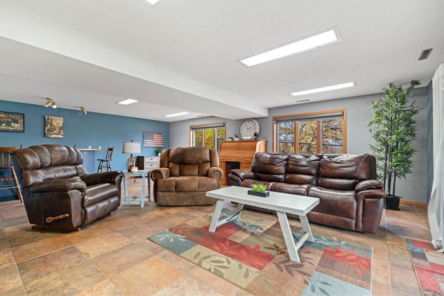 74500 240th Street, Albert Lea, MN 56007