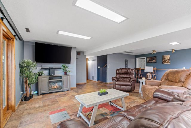 74500 240th Street, Albert Lea, MN 56007