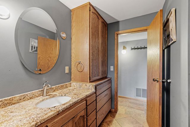 74500 240th Street, Albert Lea, MN 56007