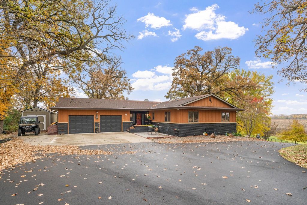 74500 240th Street, Albert Lea, MN 56007