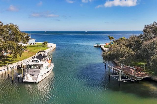 3601 COQUINA KEY DRIVE SE, St Petersburg, FL 33705