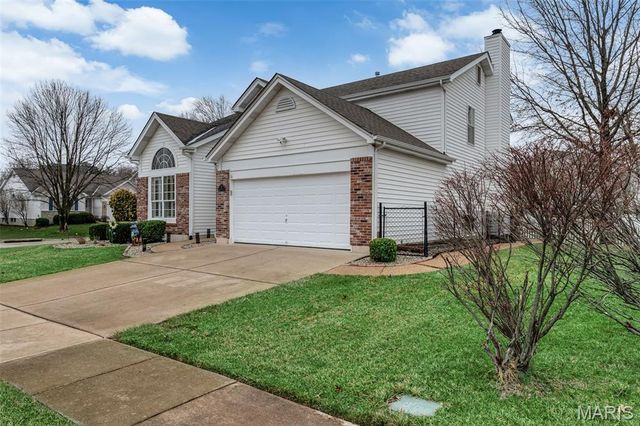 32 Hickory Valley Court, Wildwood, MO 63011