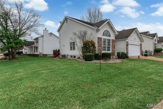 32 Hickory Valley Court, Wildwood, MO 63011