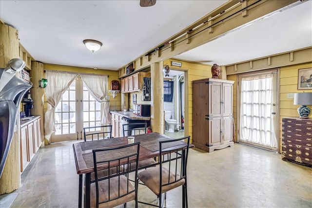 141 W White Ave, Port Aransas, TX 78373