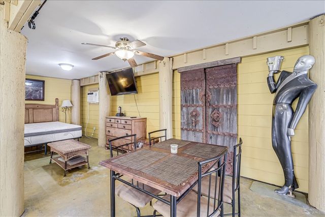 141 W White Ave, Port Aransas, TX 78373
