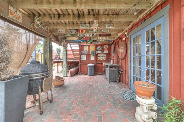 141 W White Ave, Port Aransas, TX 78373