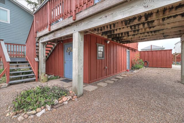 141 W White Ave, Port Aransas, TX 78373