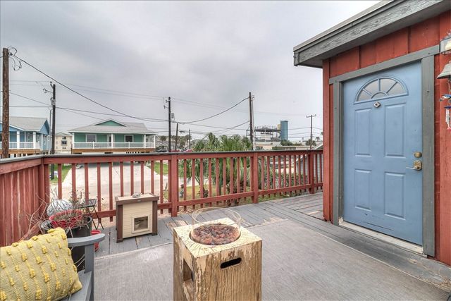 141 W White Ave, Port Aransas, TX 78373