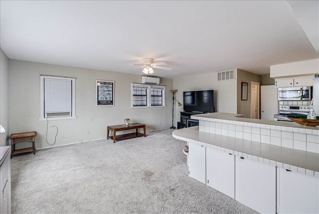 141 W White Ave, Port Aransas, TX 78373