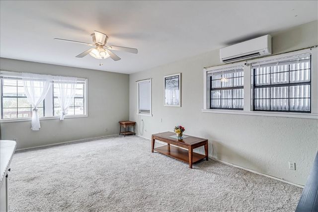 141 W White Ave, Port Aransas, TX 78373