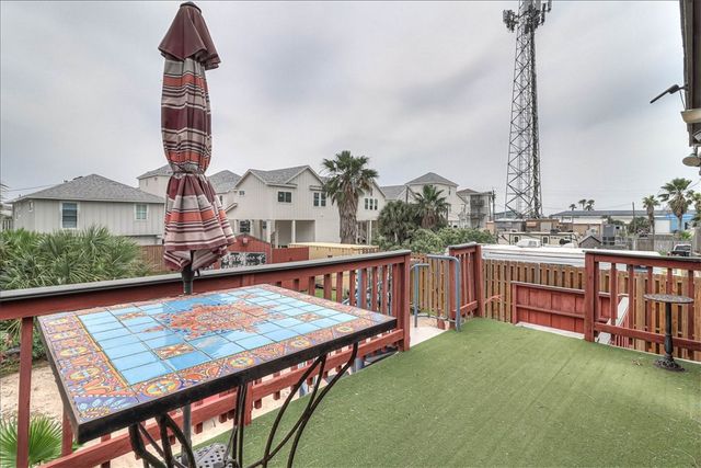 141 W White Ave, Port Aransas, TX 78373