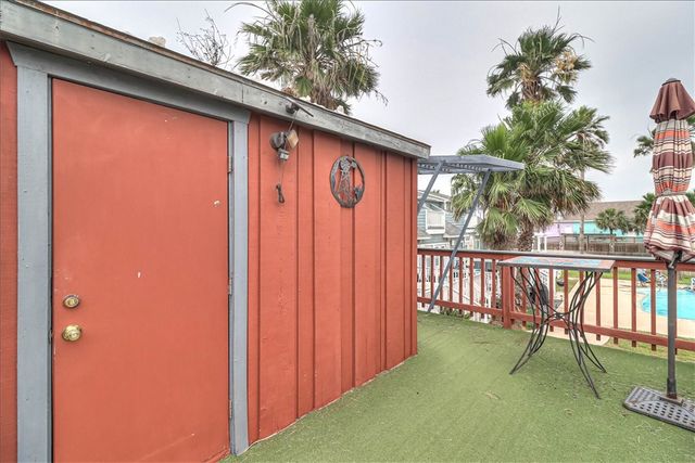 141 W White Ave, Port Aransas, TX 78373