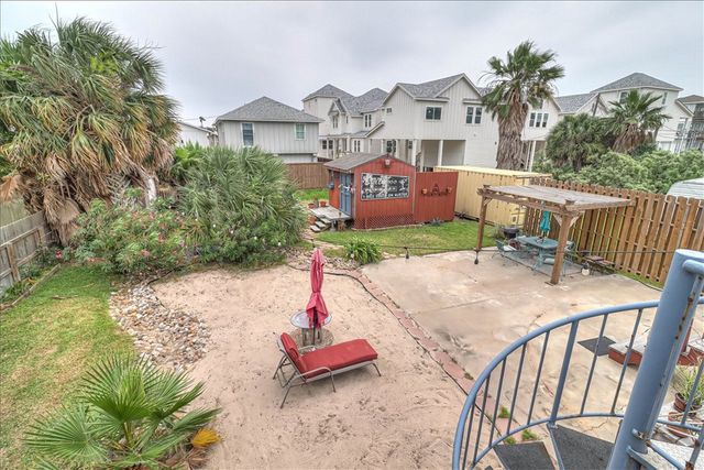 141 W White Ave, Port Aransas, TX 78373
