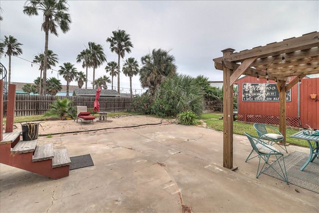 141 W White Ave, Port Aransas, TX 78373