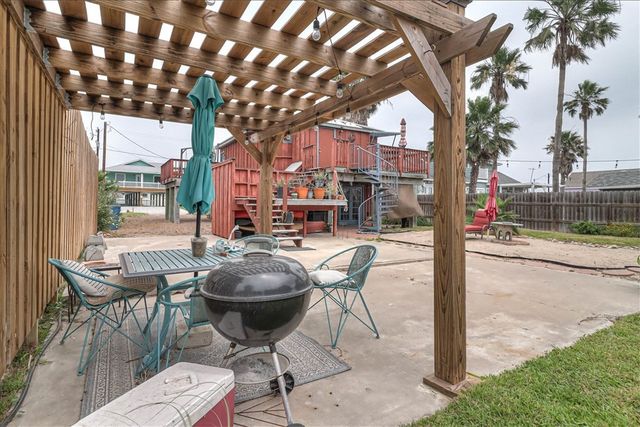 141 W White Ave, Port Aransas, TX 78373