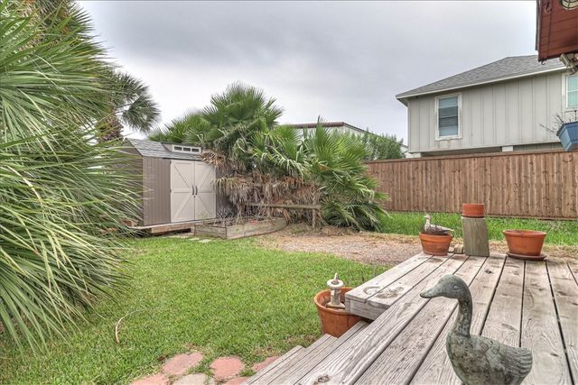 141 W White Ave, Port Aransas, TX 78373