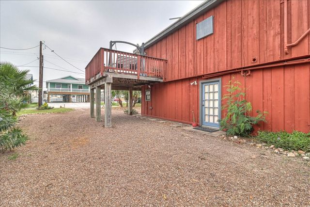 141 W White Ave, Port Aransas, TX 78373