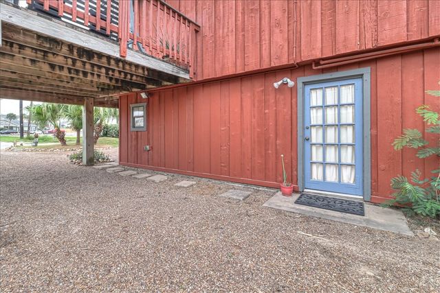 141 W White Ave, Port Aransas, TX 78373