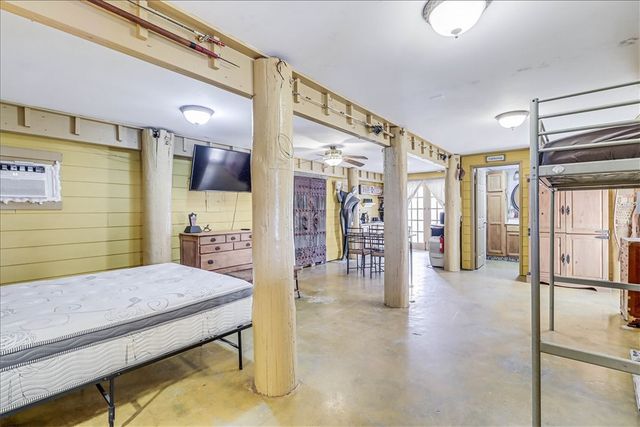 141 W White Ave, Port Aransas, TX 78373