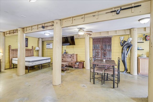 141 W White Ave, Port Aransas, TX 78373