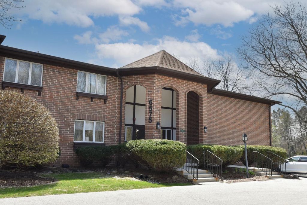 6575 N Green Bay AVENUE #211, Glendale, WI 53209