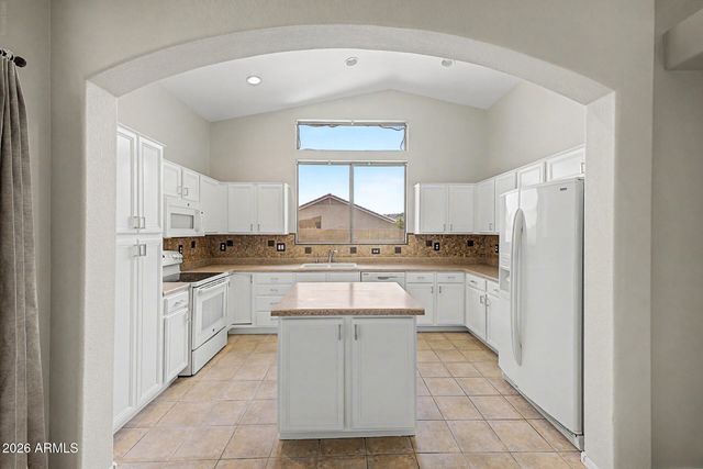 8965 E HILLVIEW Street, Mesa, AZ 85207