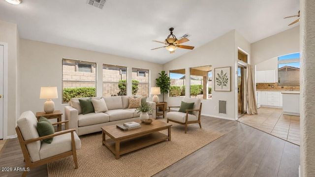 8965 E HILLVIEW Street, Mesa, AZ 85207