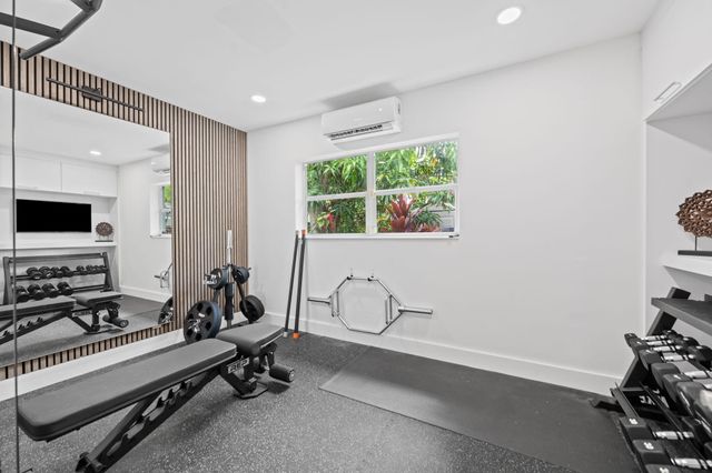 1627 NE 17TH Avenue, Fort Lauderdale, FL 33305