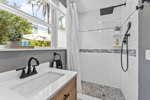 1627 NE 17TH Avenue, Fort Lauderdale, FL 33305