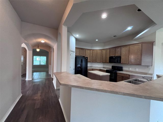 3906 Links LN, Round Rock, TX 78664