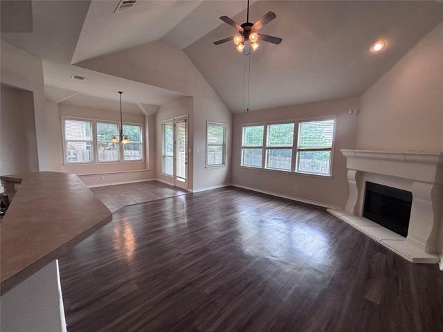 3906 Links LN, Round Rock, TX 78664