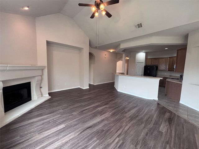 3906 Links LN, Round Rock, TX 78664